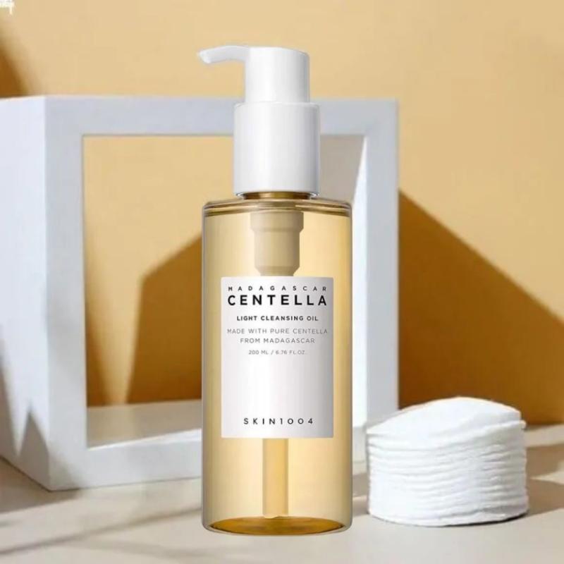 SKIN1004 Успокаивающее гидрофильное масло с центеллой SKIN1004 Madagascar Centella Light Cleansing Oil, 200 мл SKIN1004 Успокаивающее гидрофильное масло с центеллой SKIN1004 Madagascar Centella Light Cleansing Oil, 200 мл
