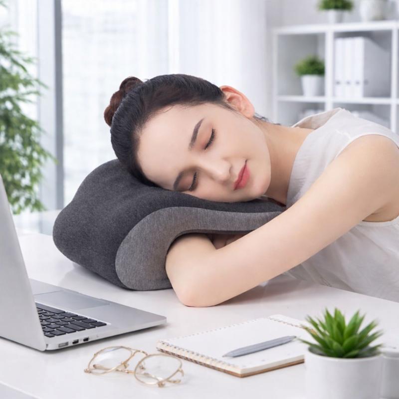 Эргономичная подушка для отдыха 