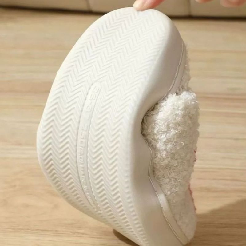 Теплые домашние новогодние тапочки